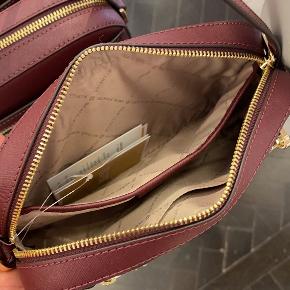 Michael Kors Jet Set Item Large East West Zip Chain Merlot Crossbody Bag
leather - Picture 4 of 16
